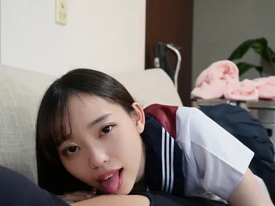 Nữ sinh ngây thơ bị tên ba cóc chọc thằng nhỏ giả vào lồn