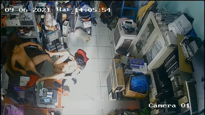 Bà xã chồng chịch nhau trong của củ khoải máy tính